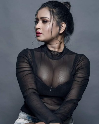 VIP companion in a luxury Kolkata environment